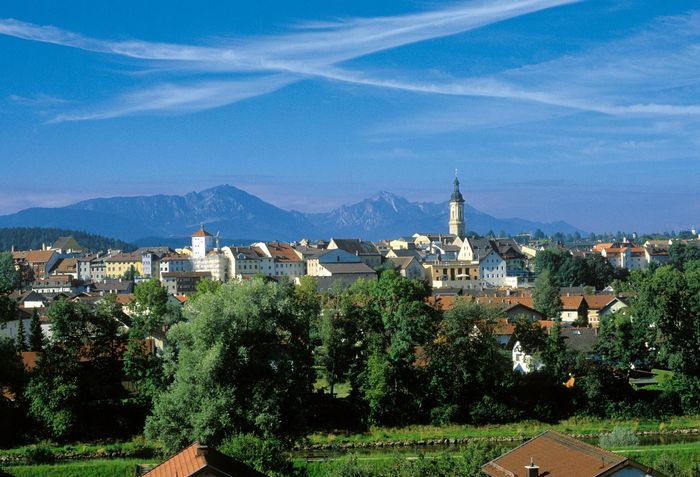 Zoekt u de rust and gemoedelijkheid van het leven in het Chiemgau, maar wilt u ook genieten van prachtige culturele bezienswaardigheden, dan is Traunstein de ideale vakantiebestemming.