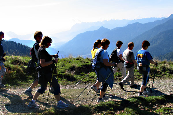 De Chiemgauer Alpen zijn erg geschikt voor wandelingen met het hele gezin, door de goed bewegwijzerde wegen. Een goed netwerk van bergpaden brengt de wandelaar naar bijna elke top.
