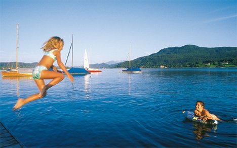 De Millstättersee is het diepste meer van Karintie, en heeft een heerlijke watertemperatuur tot 26ºC. Door deze watertemperatuur is het hier in de zomer heerlijk luieren en zwemmen in het glasheldere water.