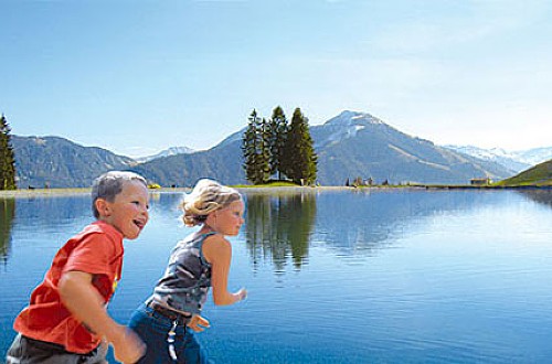 De betoverende Filzalmsee op Hoch Brixen is iets dat iedere familie, met of zonder kinderen, gezien moet hebben. Het brengt verfrissing tijdens actieve wandeltochten, maar geeft op ontspanning tijdens een warme zomerdag.