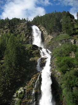 De meest bijzondere attractie in rondom Umhausen is de Stuibenfall. Deze Stuibenfall is een 150 meter hoge waterval.