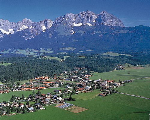 Oberndorf is een klein dorp wat rond de 700 meter hoogte ligt. De huizen van het dorp liggen verspreid over het dal, omgeven door de schitterende Alpen.