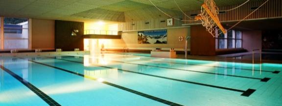 In het binnenzwembad is een zwembad te vinden met een lengte van 25 meter. Hier kunt u prima banen trekken. 