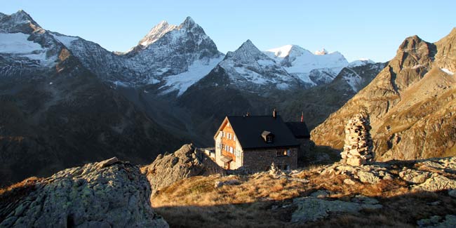 Wanneer u zoekt naar een prachtige overnachtinghut in de omgeving, is de Sustlihütte een aanrader. Deze hut bevindt zich weliswaar niet direct bij de Brienzersee, maar is zeker de nodige reistijd waard.
