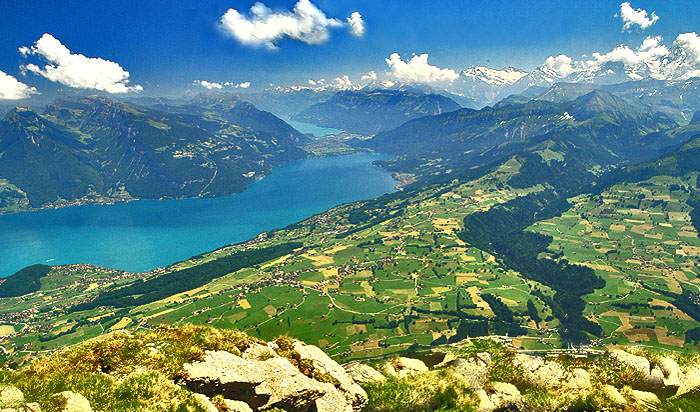 De regio Brienzersee ligt centraal in Zwitserland en is dan ook snel bereikbaar. Een onvergetelijk natuurspektakel, dat is wat u in de regio Brienzersee in Berner Oberland zult vinden
