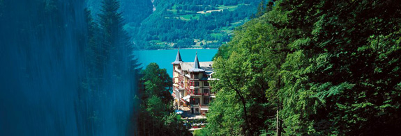  Bijzonder indrukwekkend zijn de Giessbachwatervallen en het ‘Grandhotel Giessbach’ in Brienz