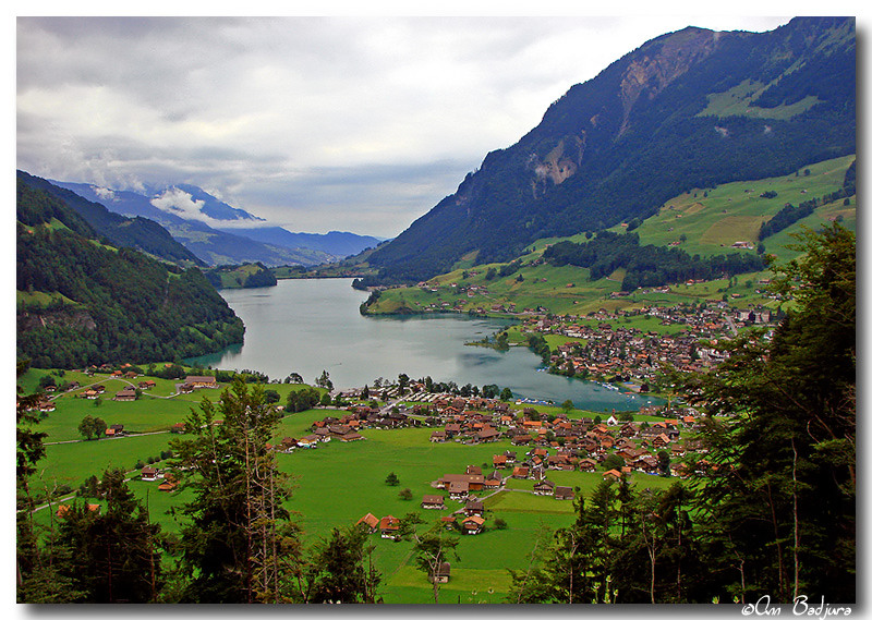 Wie het landschap van Interlaken niet heeft gezien, kent Zwitserland niet